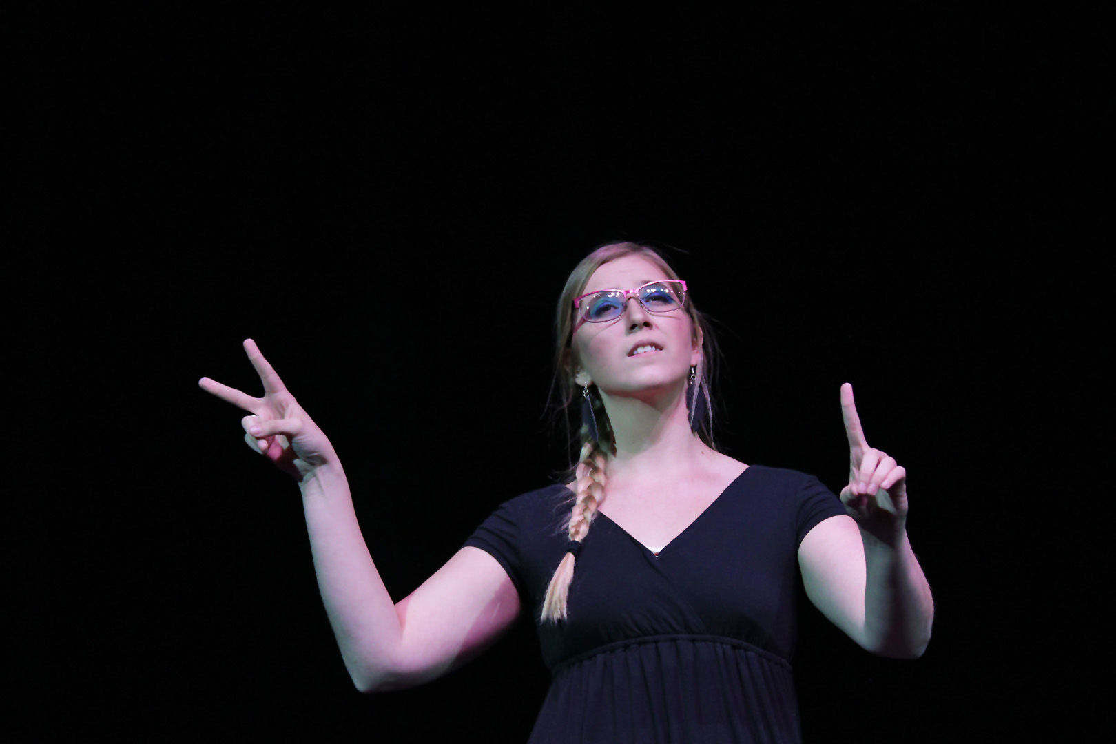Flannery performs American Sign Language song